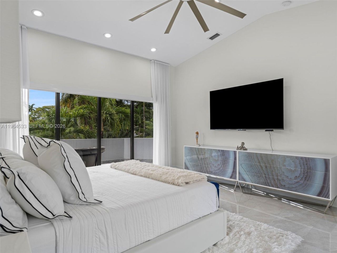 6180 Pine Tree Dr, Miami Beach, FL 33140 Photo