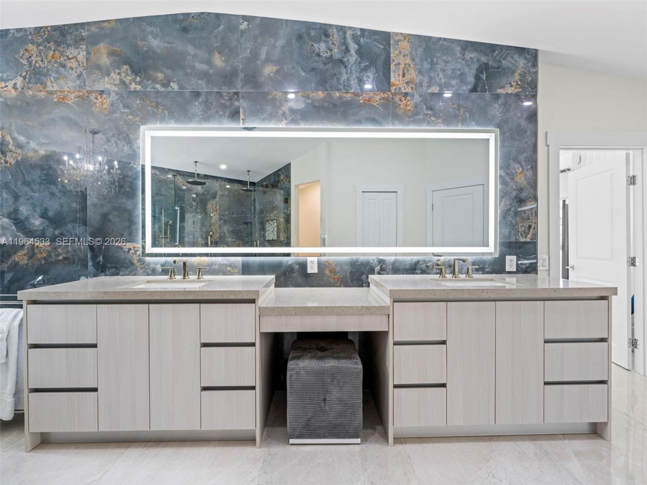 6180 Pine Tree Dr, Miami Beach, FL 33140 Photo