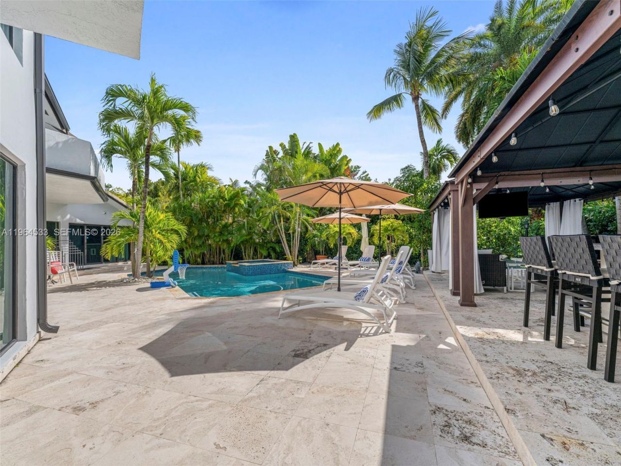 6180 Pine Tree Dr, Miami Beach, FL 33140 Photo