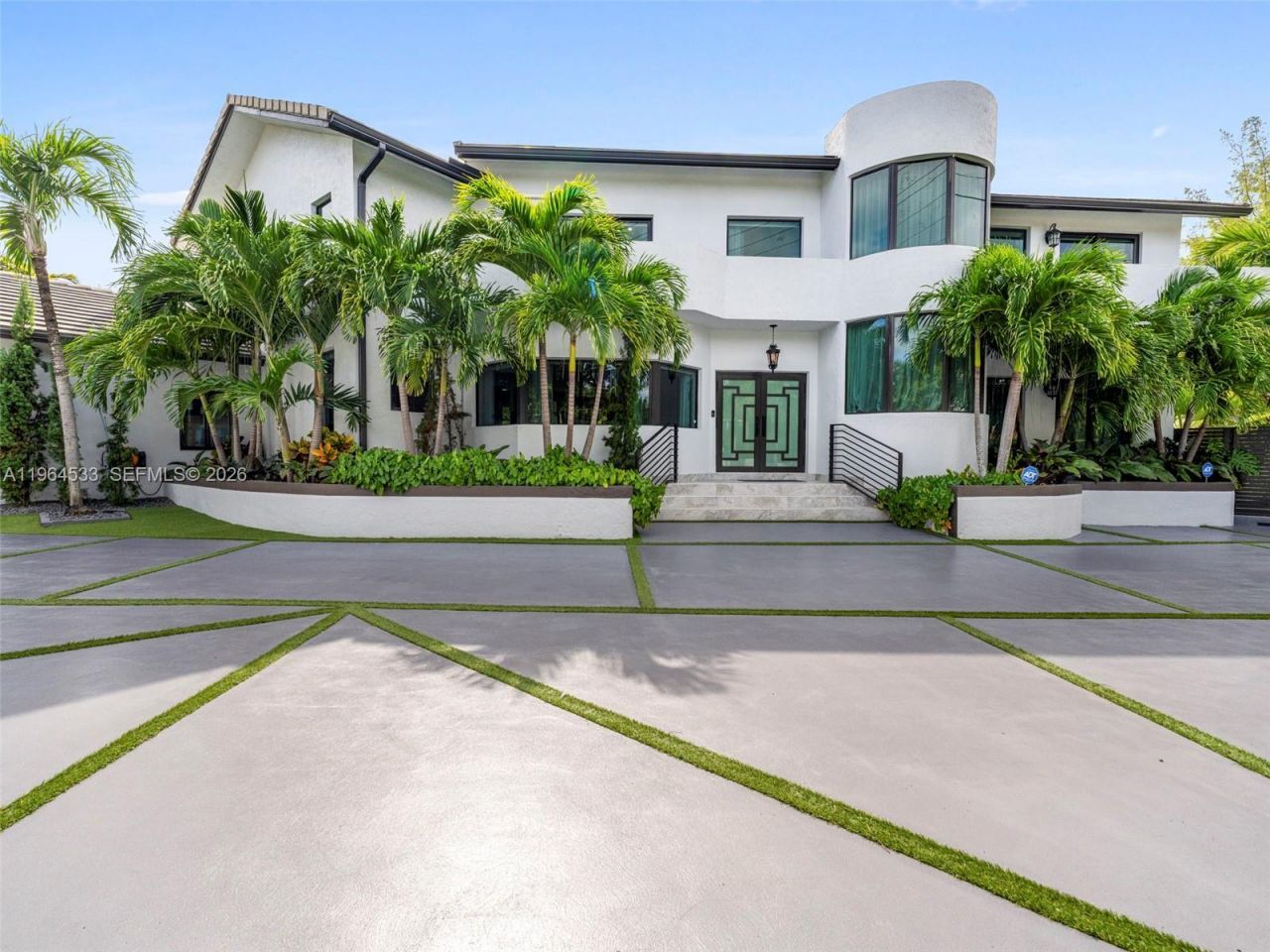 6180 Pine Tree Dr, Miami Beach, FL 33140 Photo