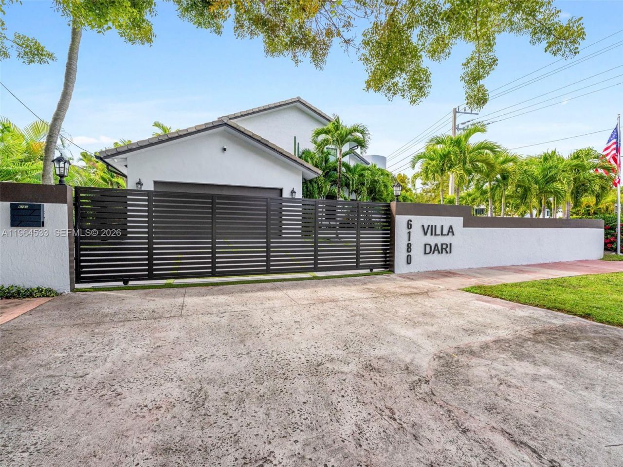 6180 Pine Tree Dr , Miami Beach, FL 33140 Photo