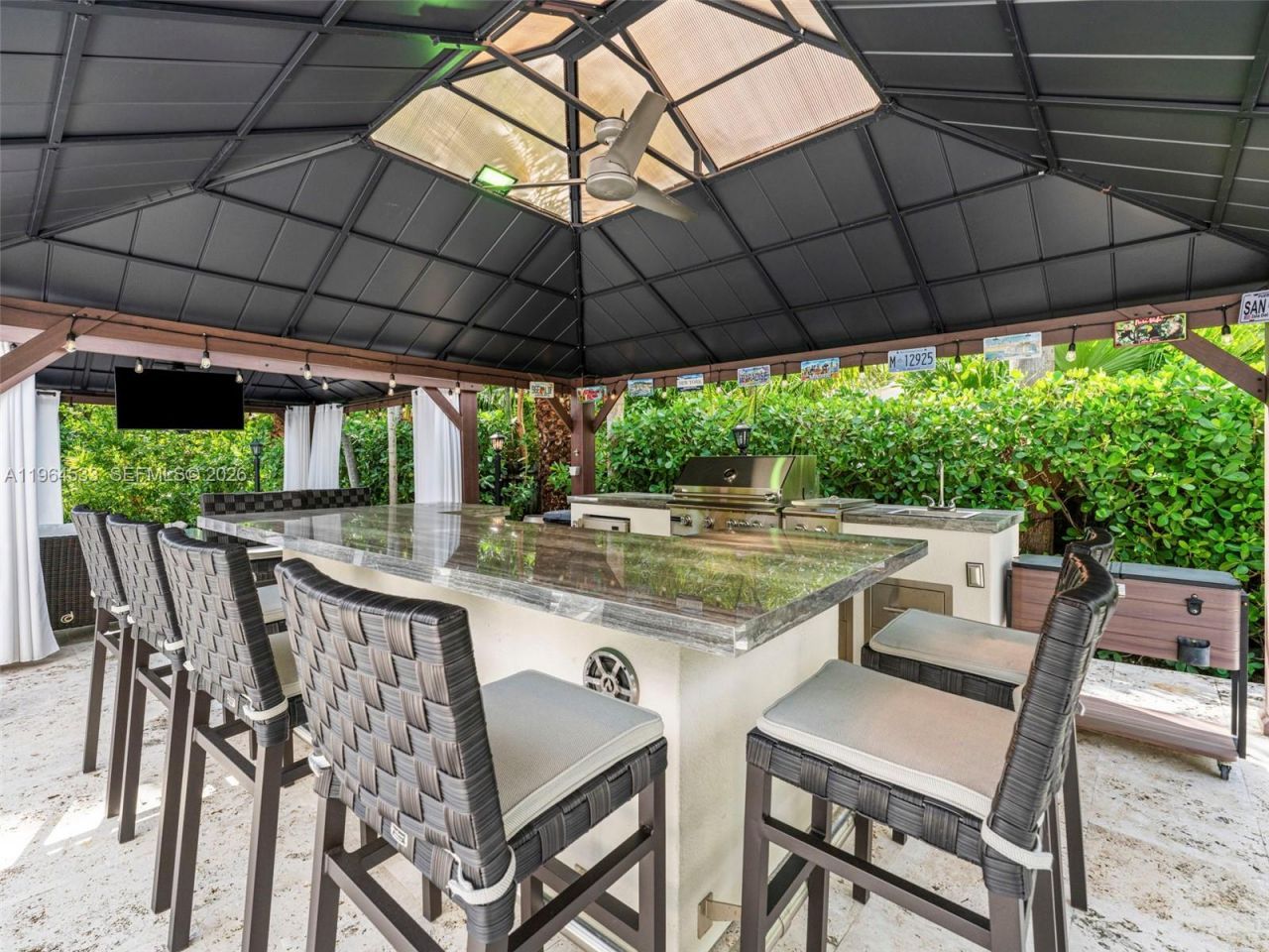 6180 Pine Tree Dr, Miami Beach, FL 33140 Photo