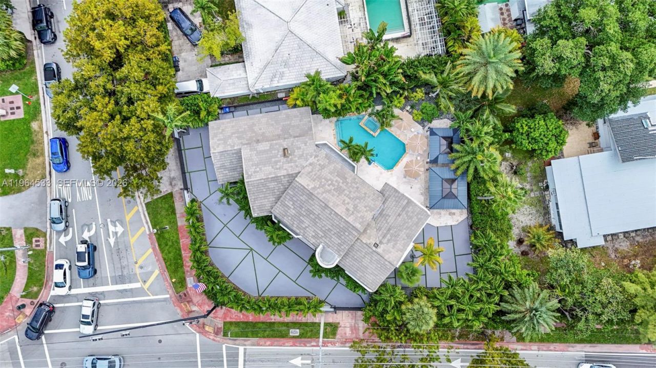 6180 Pine Tree Dr, Miami Beach, FL 33140 Photo