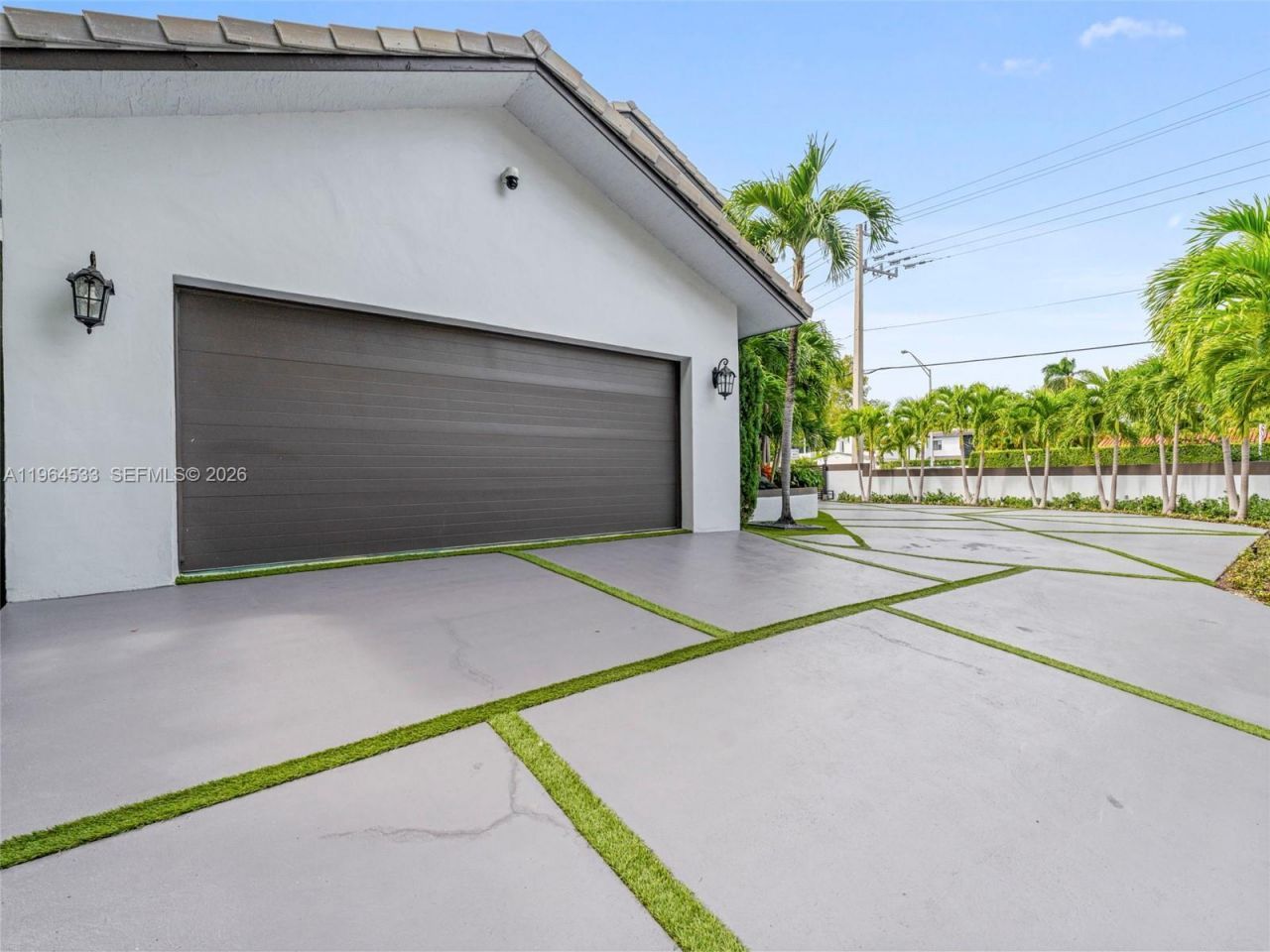 6180 Pine Tree Dr, Miami Beach, FL 33140 Photo