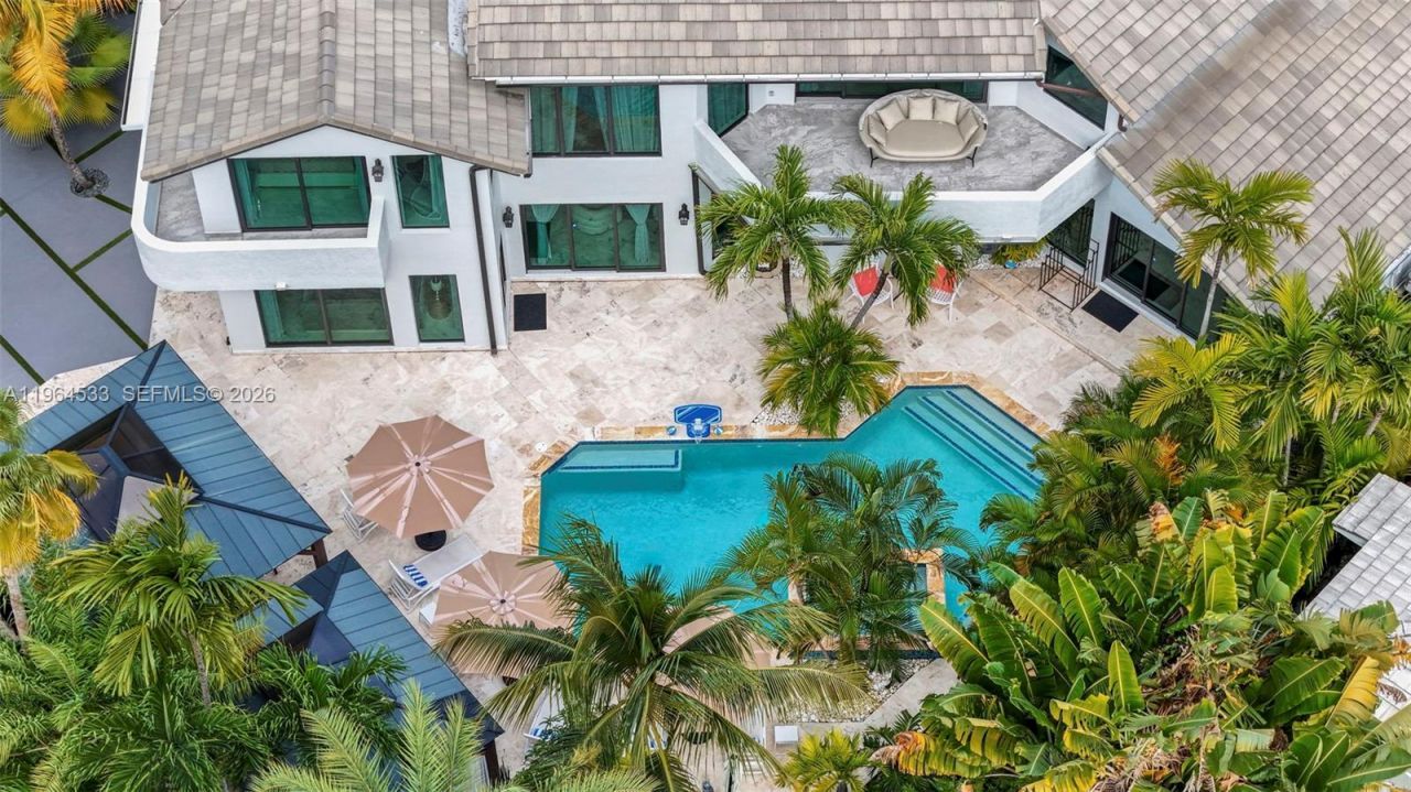 6180 Pine Tree Dr, Miami Beach, FL 33140 Photo