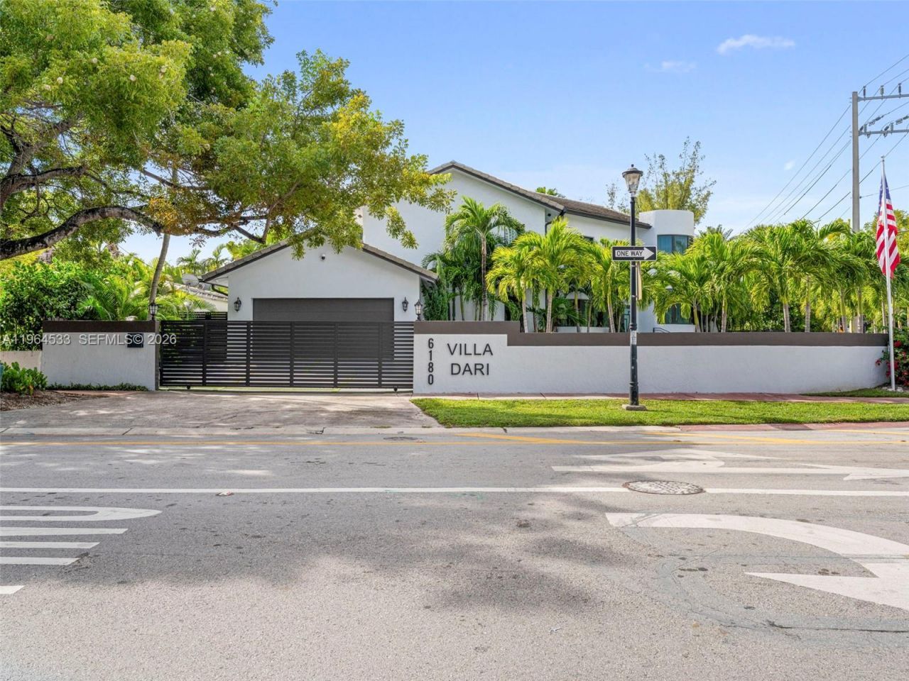 6180 Pine Tree Dr, Miami Beach, FL 33140 Photo