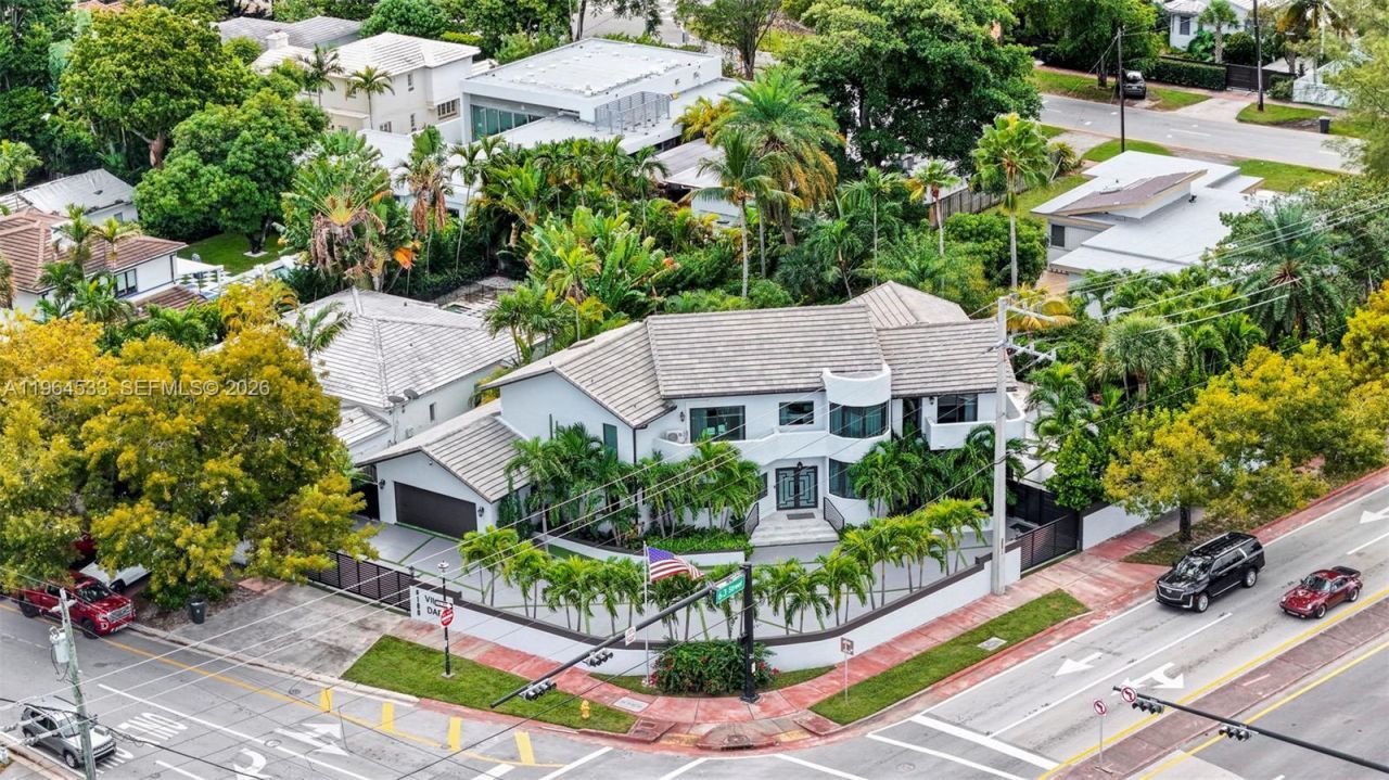 6180 Pine Tree Dr, Miami Beach, FL 33140 Photo