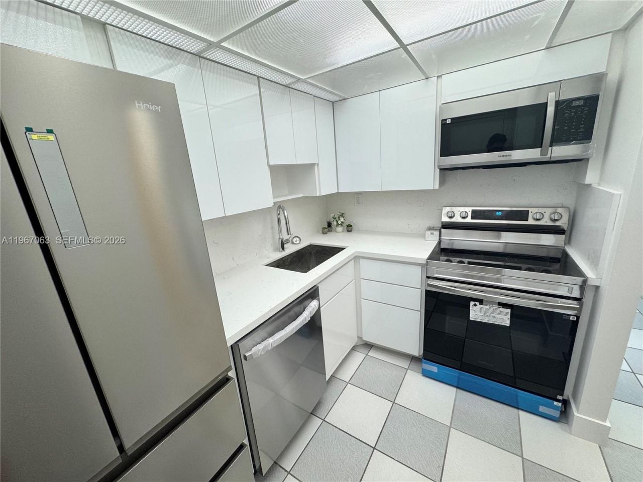 2899 Collins Ave , Unit 740, Miami Beach, FL 33140 Photo