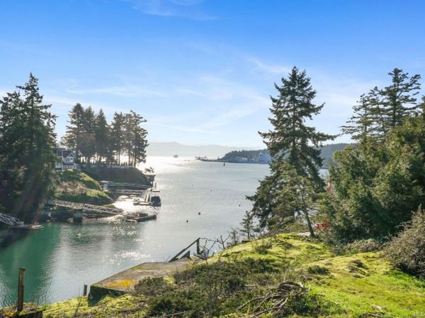 304 Bessborough Ave, View Royal, BC V9B 1T7