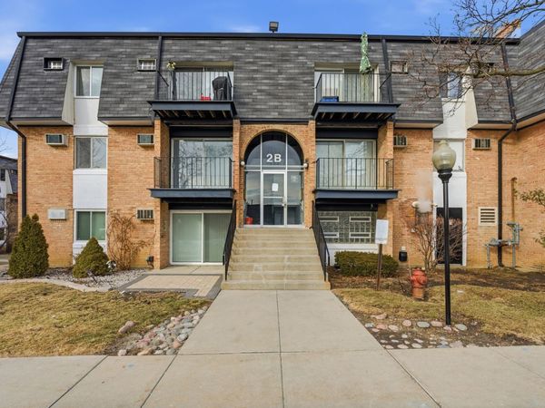 2 E Dundee Quarter Drive, Unit B201, Palatine, IL 60074