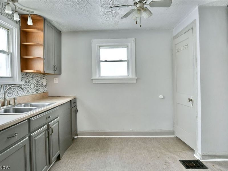 4035 W Market Street, Leavittsburg, OH 44430 Photo 18