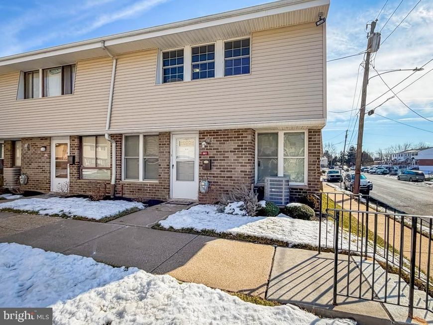 3850 Woodhaven Road, Unit 901, Philadelphia, PA 19154 Main Photo