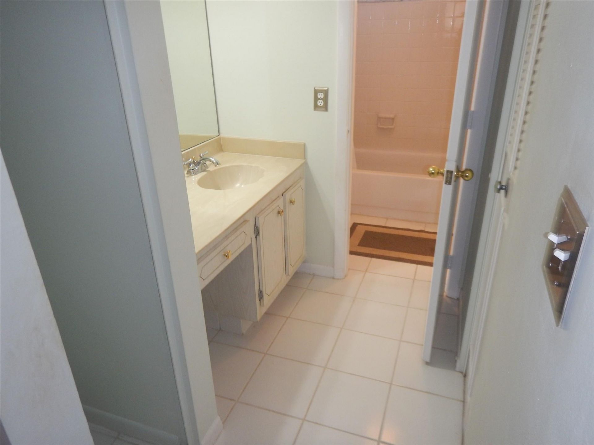 6050 NW 64th Avenue, Unit 308, Fort Lauderdale, FL 33319 Photo