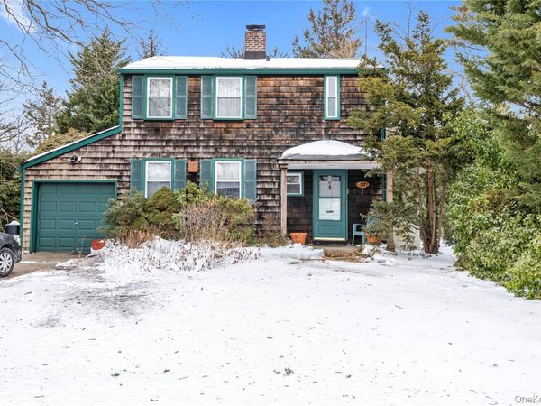 27 Deepdale Parkway , Roslyn Heights, NY 11577