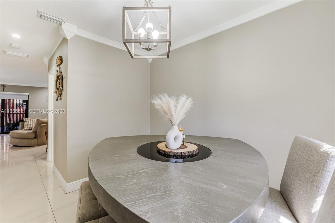 6410 W 27th Ln , Unit 101-19, Hialeah, FL 33016 Photo