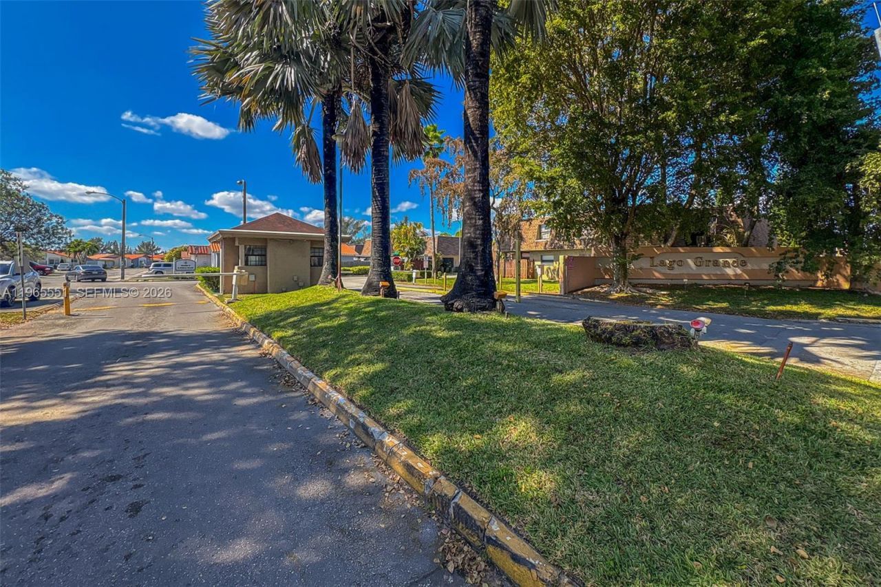 6410 W 27th Ln , Unit 101-19, Hialeah, FL 33016 Photo