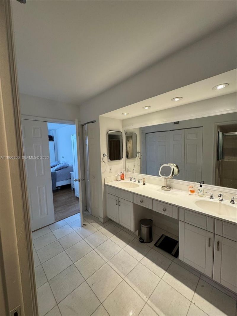 3530 Mystic Pointe Dr , Unit 3003, Aventura, FL 33180 Photo