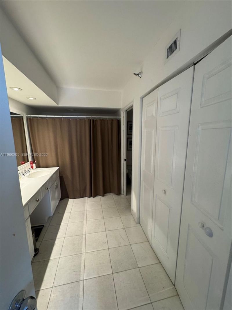 3530 Mystic Pointe Dr , Unit 3003, Aventura, FL 33180 Photo