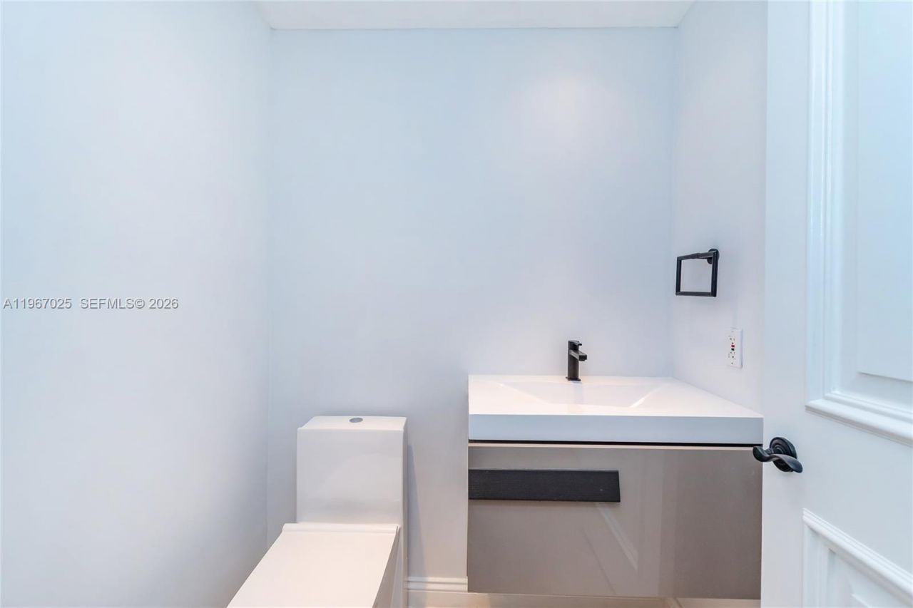 791 Crandon Blvd, Unit 507, Key Biscayne, FL 33149 Photo