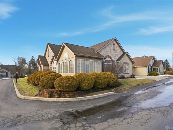 2016 Wentworth Village Drive, Bellbrook, OH 45305