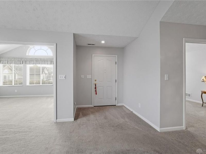 2016 Wentworth Village Drive, Bellbrook, OH 45305 Photo 4