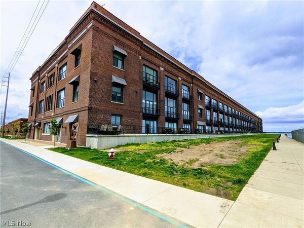 401 W SHORELINE Drive, Unit 204, Sandusky, OH 44870