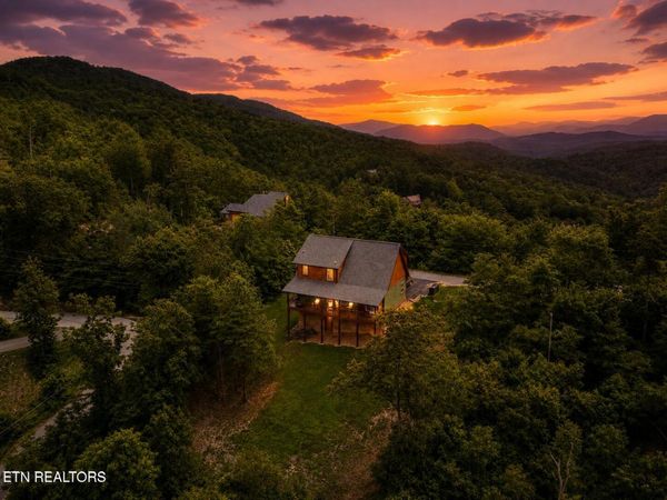 804 Upper Picadilly Lane, Gatlinburg, TN 37738