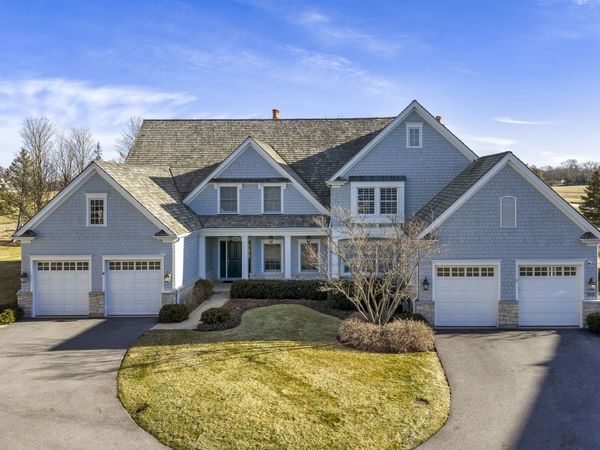 563 Greenway Drive, Lake Forest, IL 60045