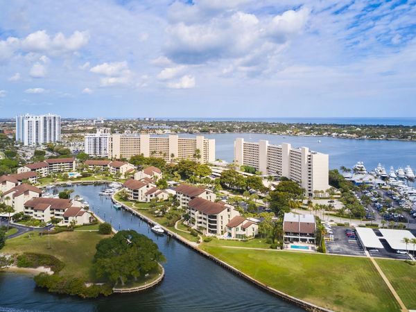 124 Lakeshore Drive, Unit 829, North Palm Beach, FL 33408