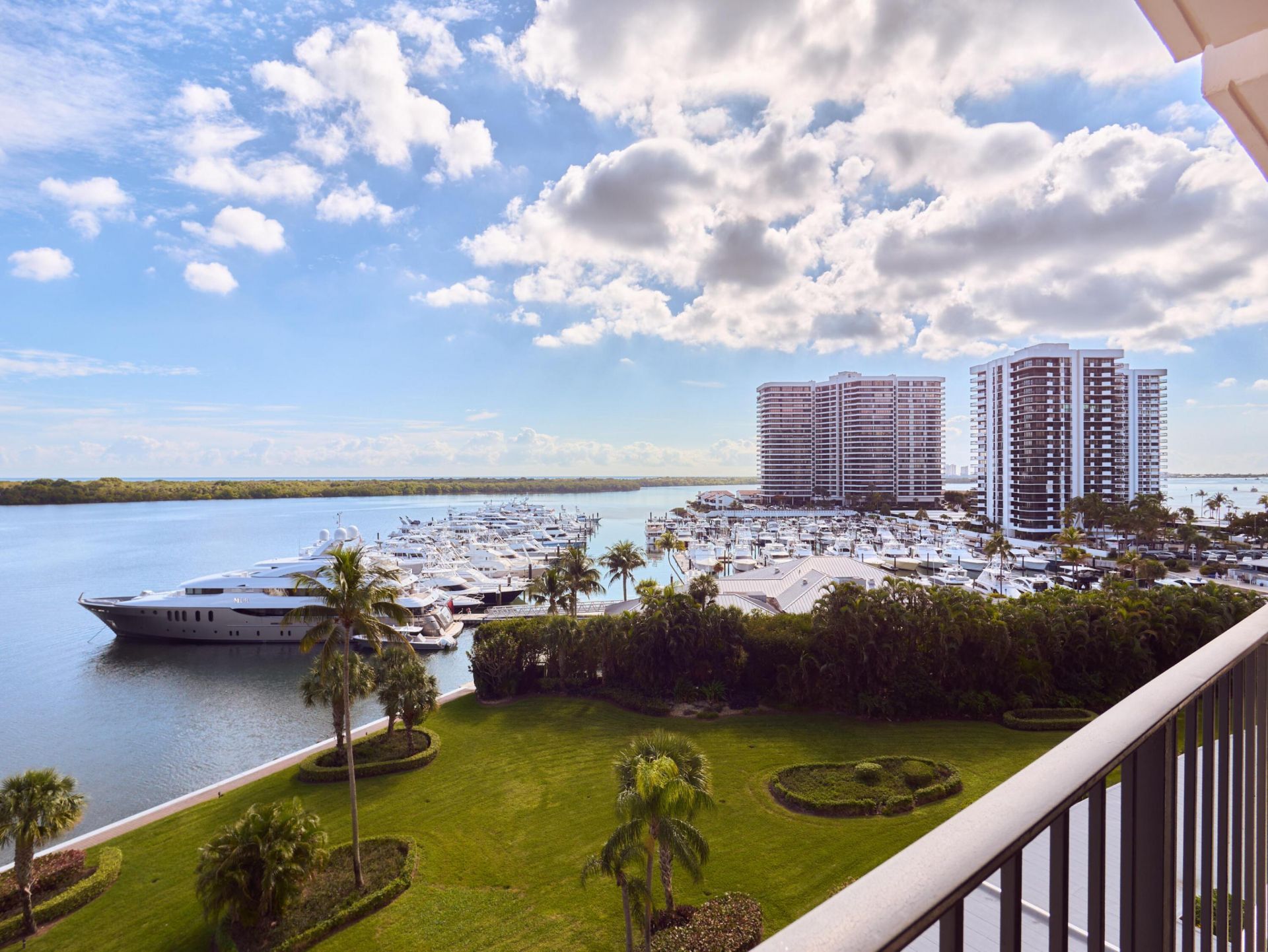 124 Lakeshore Drive, Unit 829, North Palm Beach, FL 33408 Photo