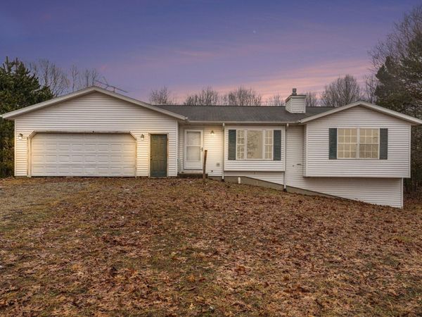 22185 44th Avenue, Mattawan, MI 49071