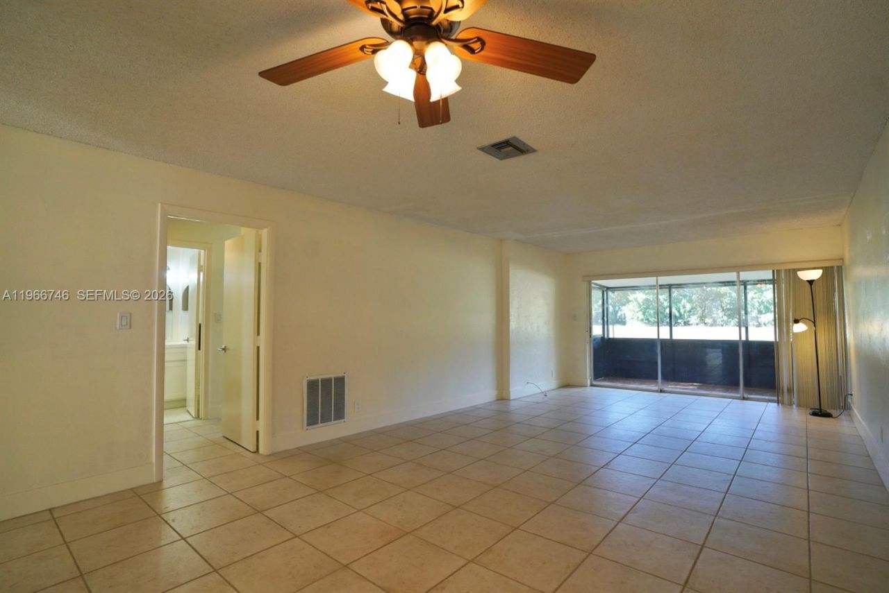 6555 NW 99th Ave, Unit B20, Tamarac, FL 33321 Photo