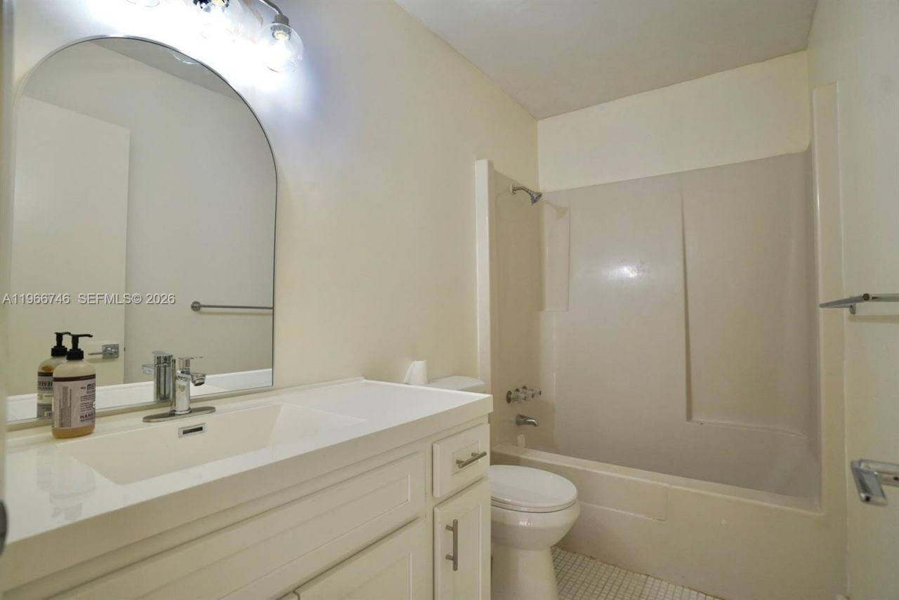 6555 NW 99th Ave, Unit B20, Tamarac, FL 33321 Photo