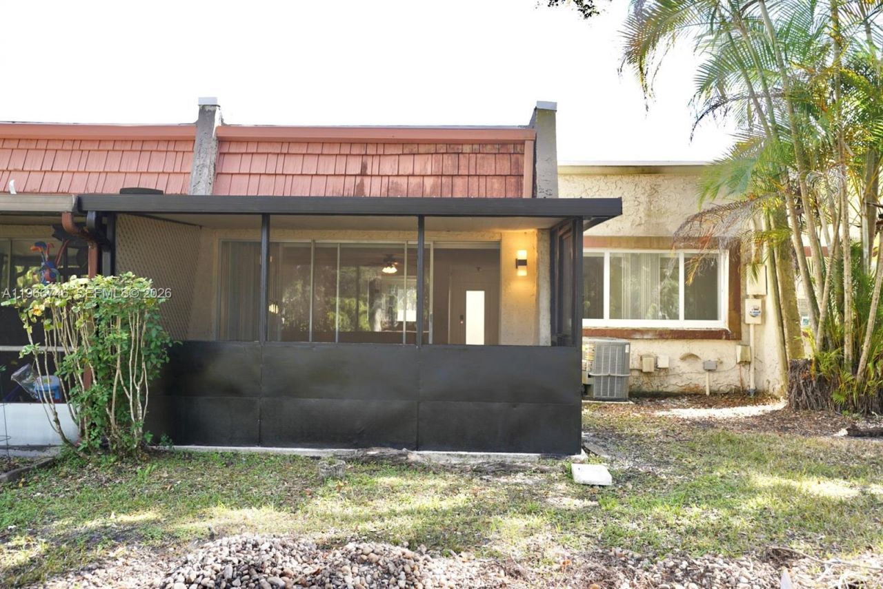 6555 NW 99th Ave, Unit B20, Tamarac, FL 33321 Photo