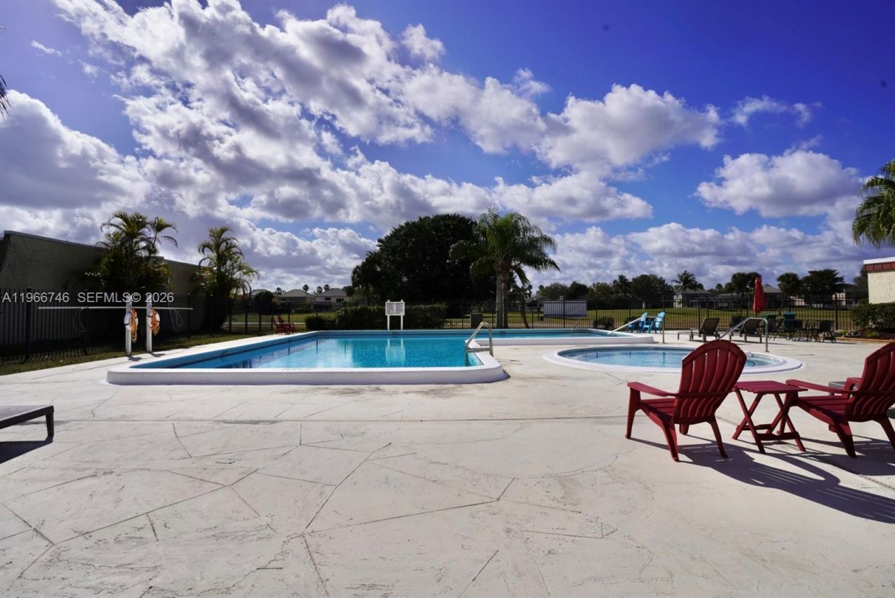 6555 NW 99th Ave, Unit B20, Tamarac, FL 33321 Photo