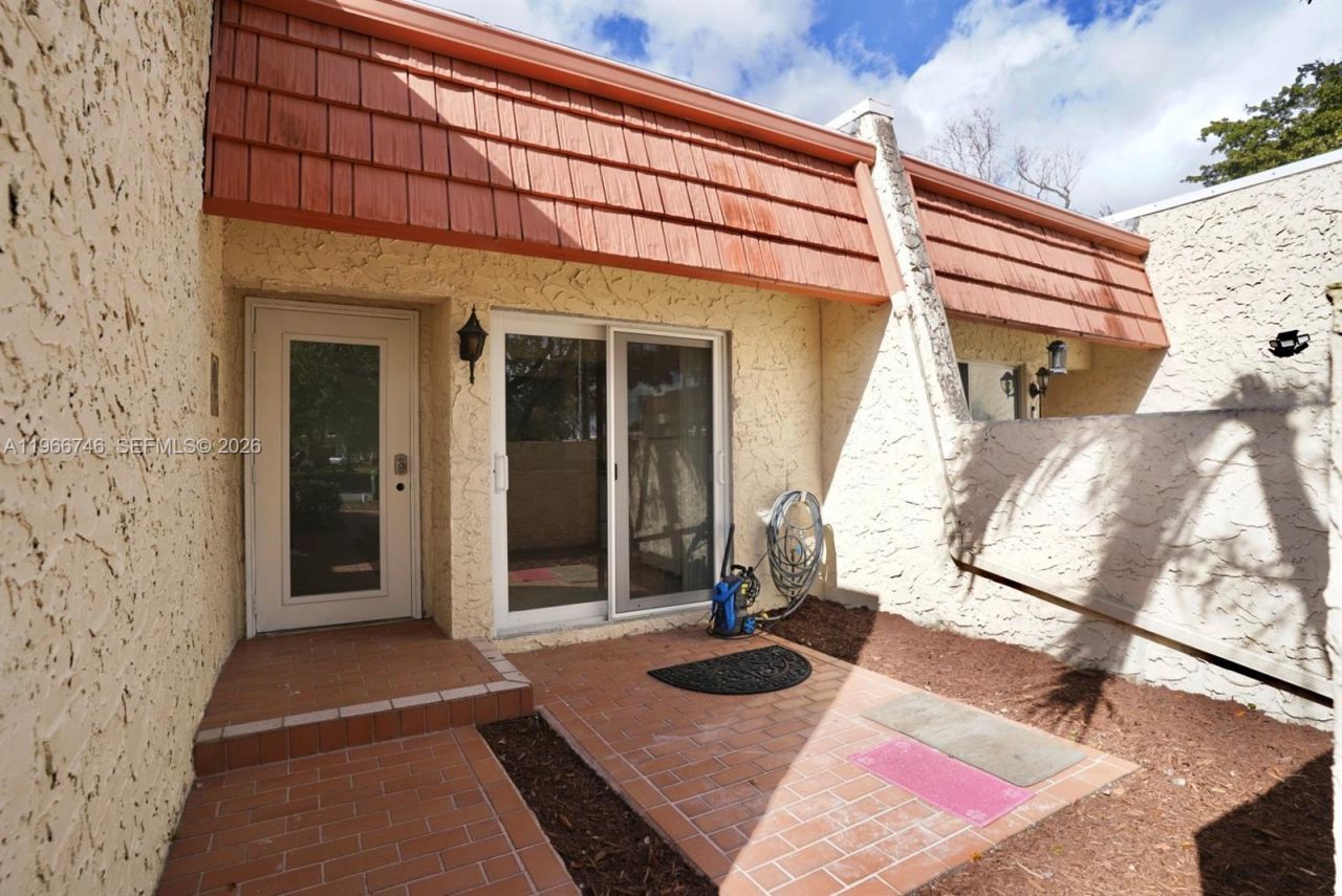 6555 NW 99th Ave, Unit B20, Tamarac, FL 33321 Photo