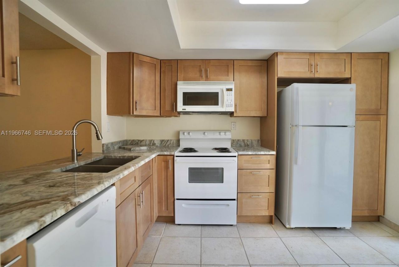 6555 NW 99th Ave, Unit B20, Tamarac, FL 33321 Photo