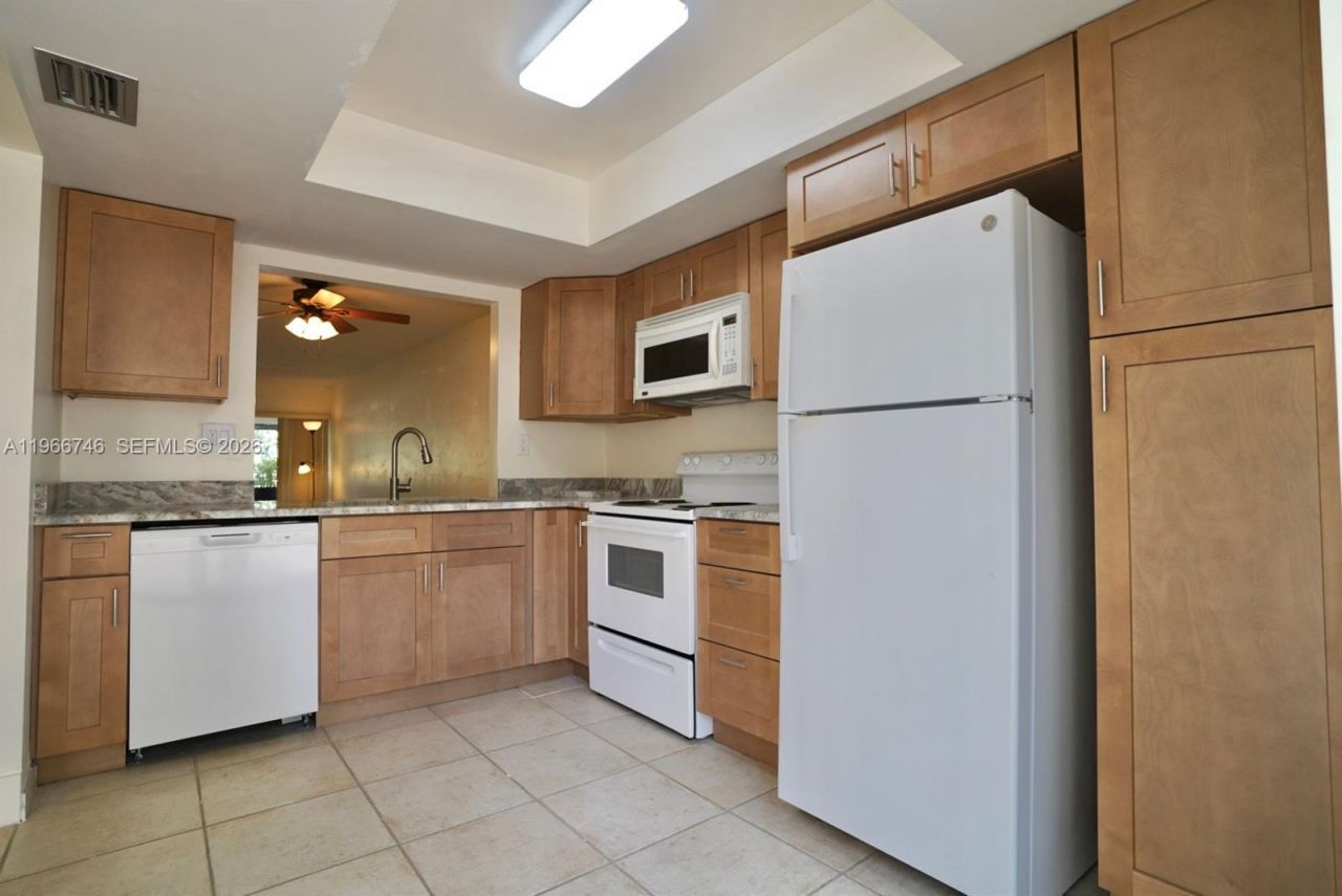 6555 NW 99th Ave, Unit B20, Tamarac, FL 33321 Photo