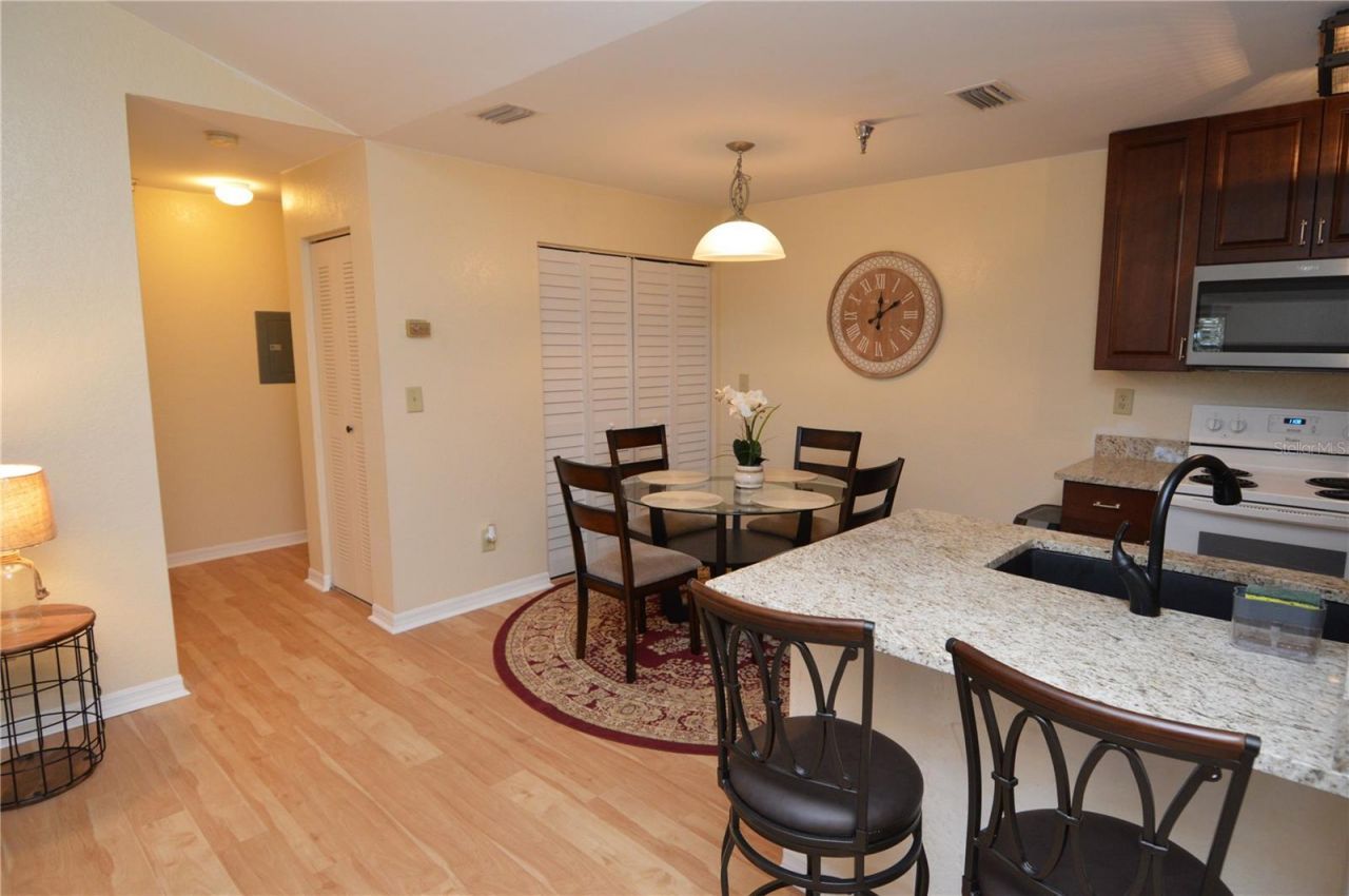 10263 Gandy Boulevard N, Unit 602, Saint Petersburg, FL 33702 Photo