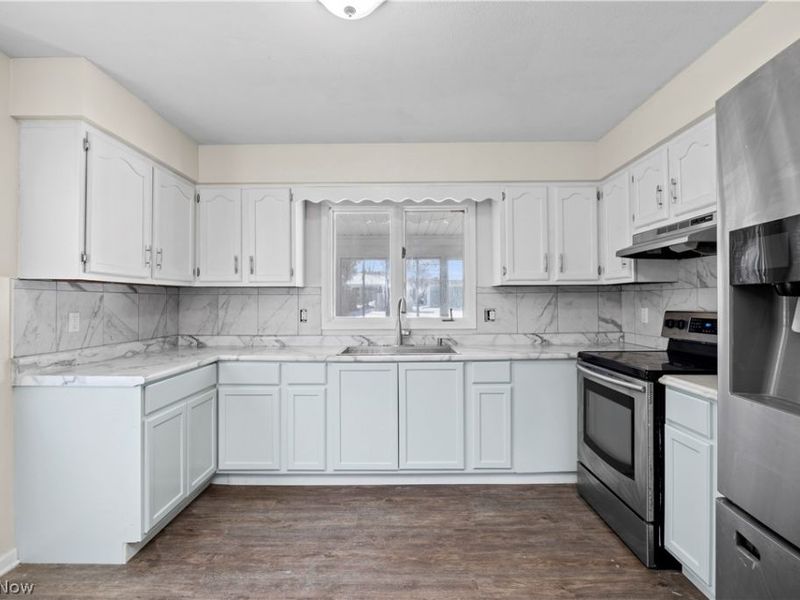 367 Crestview Drive, Elyria, OH 44035 Photo 10