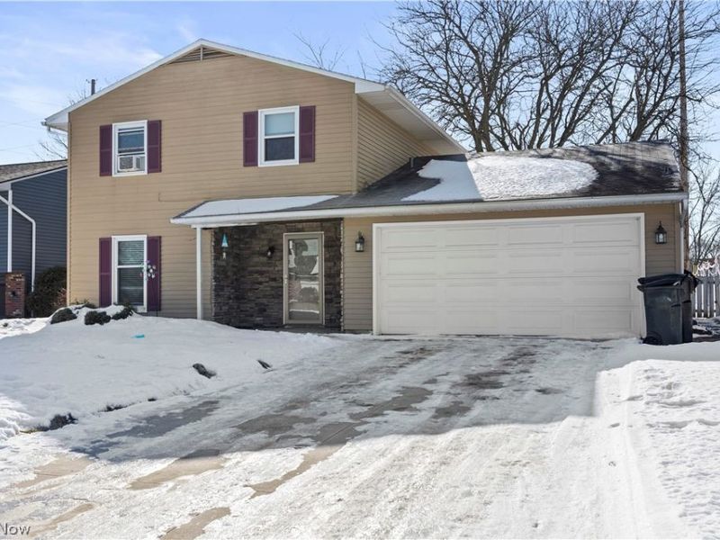 367 Crestview Drive, Elyria, OH 44035 Photo 2