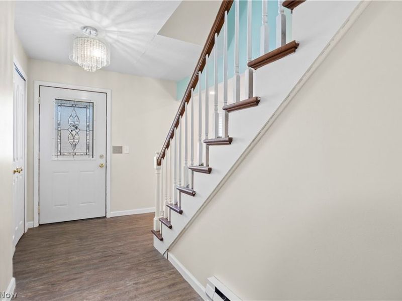 367 Crestview Drive, Elyria, OH 44035 Photo 3