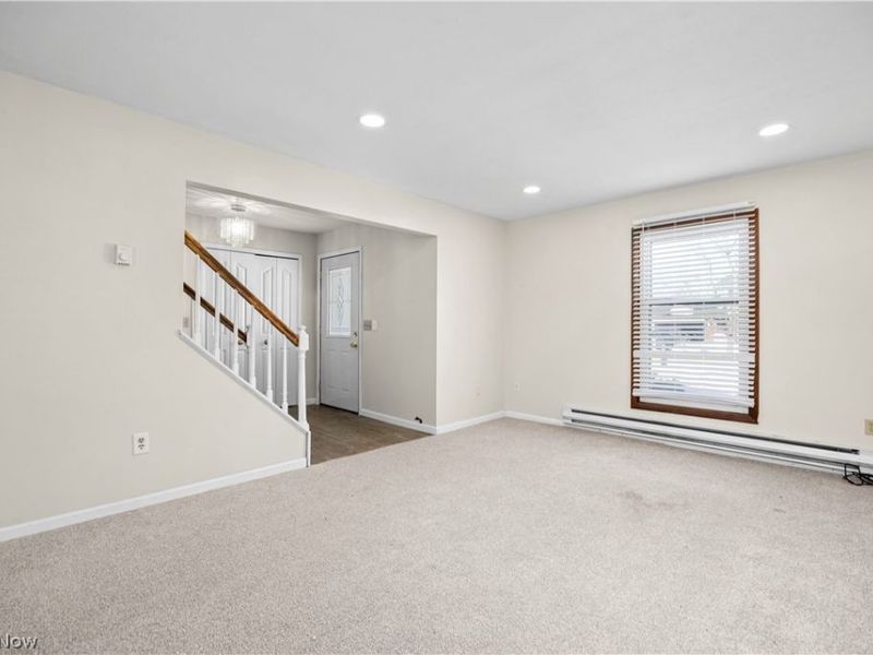 367 Crestview Drive, Elyria, OH 44035 Photo 6