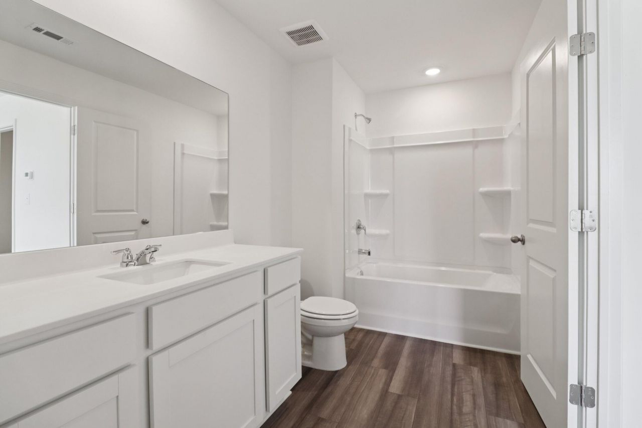 403 Colchester Court Photo 13