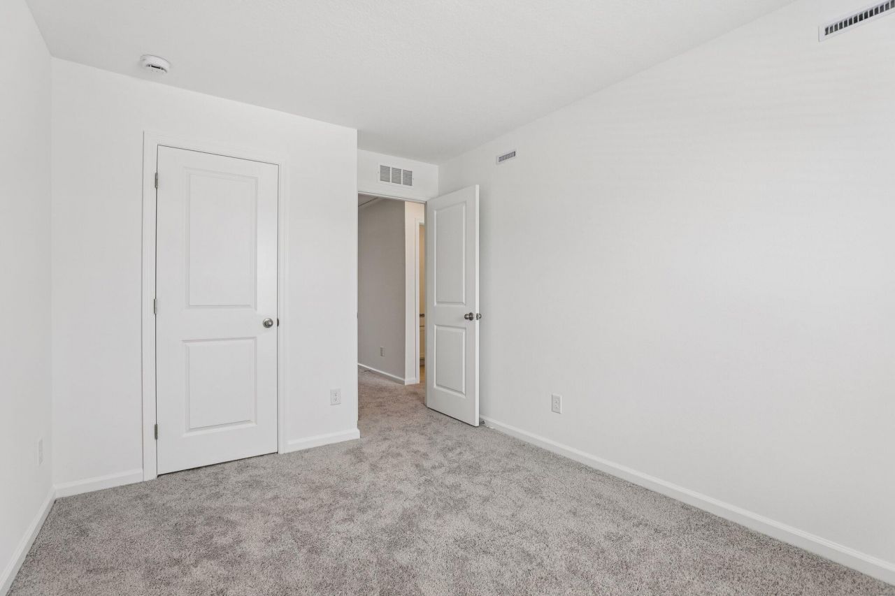 403 Colchester Court Photo 18