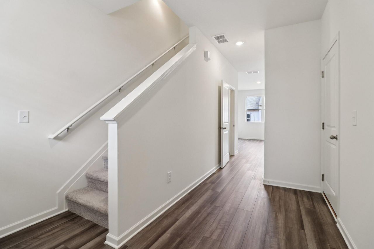 403 Colchester Court Photo 2