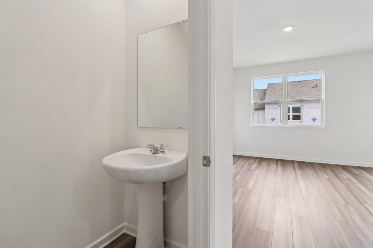 403 Colchester Court Photo 8