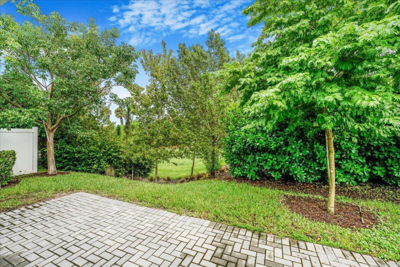 6818 Pointe Of Woods Drive, West Palm Beach, FL 33413 Photo