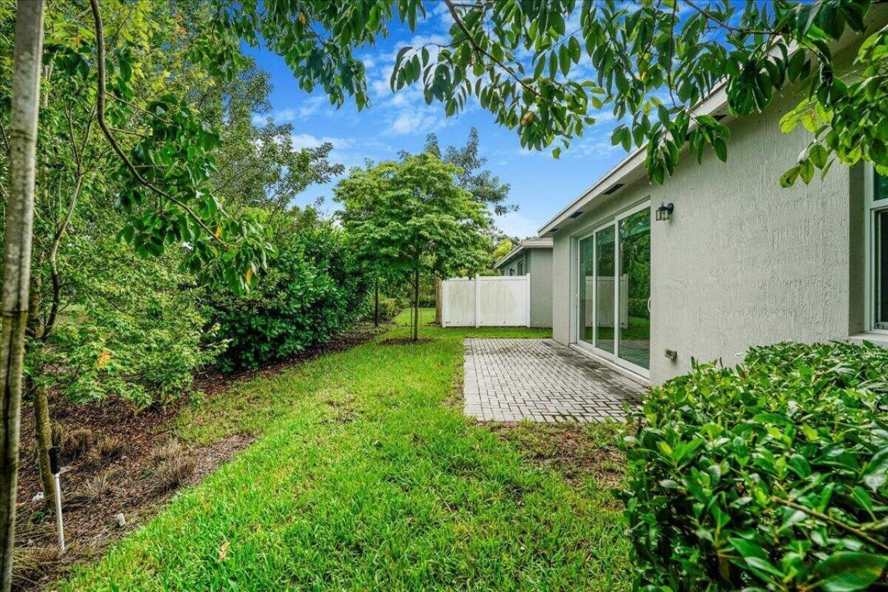 6818 Pointe Of Woods Drive, West Palm Beach, FL 33413 Photo