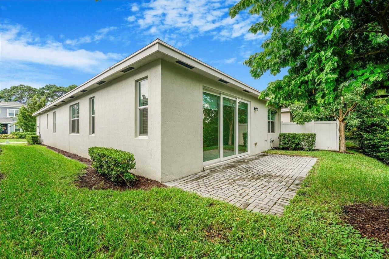 6818 Pointe Of Woods Drive, West Palm Beach, FL 33413 Photo